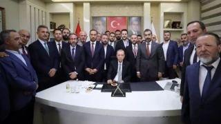 Cumhurbaşkanı Erdoğan, AK Parti Mamak İlçe Başkanlığı'nı ziyaret etti