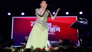 Kardeş Kültürlerin Festivali'nde Candan Erçetin sahne aldı