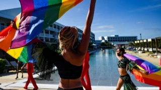 Küba'da eşcinsel evliliğin önü açıldı