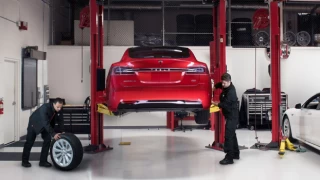Tesla 1 milyondan fazla aracını geri çağırıyor