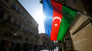 Azerbaycan’ın Washington Büyükelçiliği’ne ait makam aracına ateş açıldı