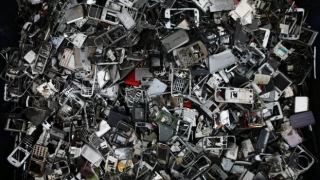 Dünyada bu yıl 5,3 milyar cep telefonu çöpe atılacak