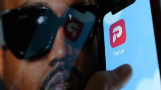 Kanye West, sosyal medya platformu Parler’ı satın alıyor