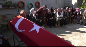 Meral Akşener, maden ocağında hayatını kaybeden maden işçisinin ailesini ziyaret ederek, başsağlığı diledi