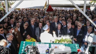 Ümit Kıvanç'tan babasının cenazesine gösteriş için gelenlere serzeniş