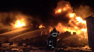Bursa'da soğuk hava deposunda yangın 6 saatte söndürülebildi: 5 yaralı