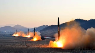 Güney Kore: Kuzey Kore, Japon Denizi ve Sarıdeniz'e en az 10 füze fırlattı