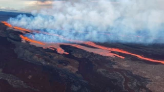 Hawai'deki d﻿ünyanın en büyük aktif yanardağı patladı
