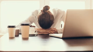 İş yerinde uykulu hissedenler "sosyal jet lag" yaşıyor olabilir