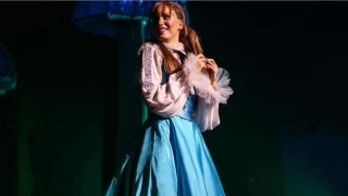 Serenay Sarıkaya'nın başrolünde olduğu "Alice Müzikali" geri dönüyor