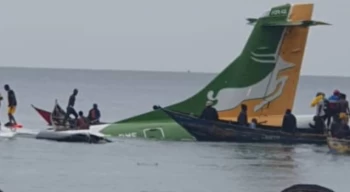Tanzanya’da yolcu uçağı göle düştü