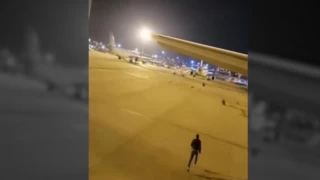 Fas'tan Türkiye'ye giden uçak Barselona'ya acil iniş yaptı; yolcular kaçarken yakalandı