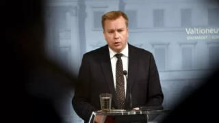Finlandiya Savunma Bakanı 2 aylığına babalık iznine çıkıyor