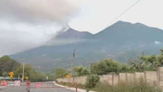 Guatemala'da Fuego Yanardağı lav püskürttü: Uçuşlar iptal edildi