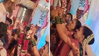 Hindistan'da ikiz kardeşler aynı adamla evlendi