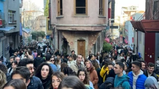 İstanbul buraya akın etti: Kırmızı Mektep'te 'yeni yıl' kuyruğu
