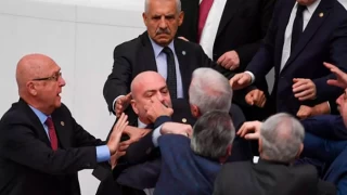 Mecliste saldırıya uğrayan İYİ Partili Hüseyin Örs ilk defa konuştu: Meclis’i yumruk atma yeri olarak görüyor!