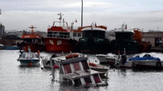 Tekirdağ'da kuvvetli rüzgar; eğitim uçuşları iptal, tekne battı