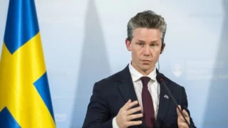 Akar, "Önemi kalmadığı için iptal ettik" demişti; İsveç Savunma Bakanı, Ankara ziyaretinin ortak kararla ileri tarihe ertelendiğini söyledi