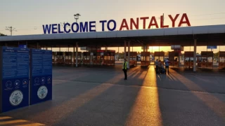 Antalya, 2022'de 13,5 milyon turist ağırladı