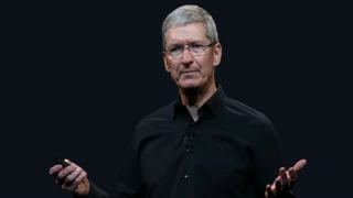 Apple CEO'su Tim Cook, kendi isteğiyle maaşına indirim yaptı