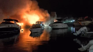 Caddebostan yat limanında tekne yangını: 6 tekne kül oldu