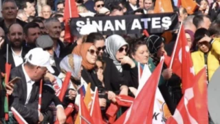 Erdoğan'ın Bursa mitinginde Sinan Ateş'in yakınları pankart açtı
