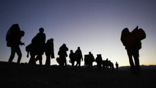 Göç İdaresi Başkanlığı duyurdu: 2023 yılının ilk 5 gününde 1028 göçmen sınır dışı edildi