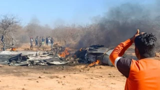 Hindistan'da iki savaş uçağı düştü: 1 ölü