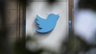Twitter ofisteki eşyaları açık artırmada sattı: Kuş 100 bin dolara 'uçtu'