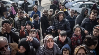 Adana’da Valilik halka yemek dağıtımını engellemeye çalışınca olay çıktı