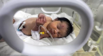 Binlerce kişi Suriye’de enkaz altında doğan mucize bebeği evlat edinmek istiyor