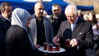 İngiltere Kralı Charles, Türkiye için yapılan yardım çalışmalarını yerinde ziyaret etti