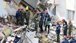 İtalya Ulusal Jeofizik Enstitüsü Başkanı: Depremler Anadolu yarımadasını 3 metre batıya kaydırdı