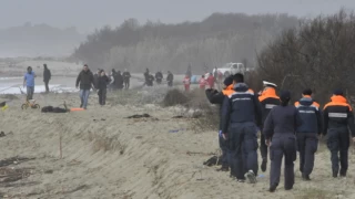 İtalya'da sığınmacıları taşıyan gemi battı: 28 kişi hayatını kaybetti