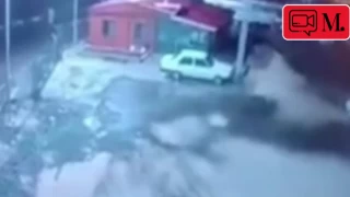Kahramanmaraş deprem anının yeni görüntüsü: Araçlar beşik gibi sallandı