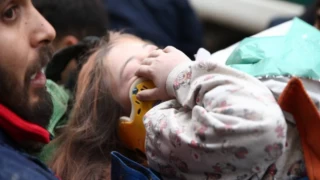 Osmaniye'de yıkılan 10 katlı binadan bir kız çocuğu kurtarıldı