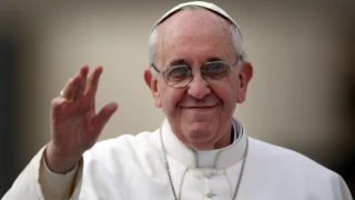 Papa'dan deprem mesajı: Onlar için dua ediyorum