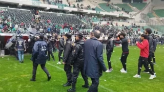 Bursaspor-Amedspor maçı öncesi saha savaş alanına döndü: Soylu'dan soruşturma açıklaması