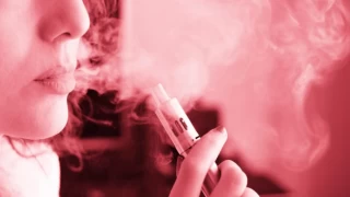E-sigara 240'tan fazla kimyasal madde barındırıyor