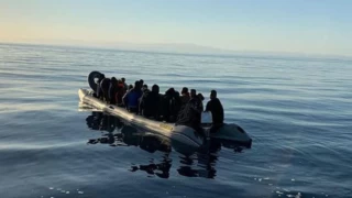 Göçmenlerin içinde bulunduğu lastik bot su aldı: 21 kişi kayıp