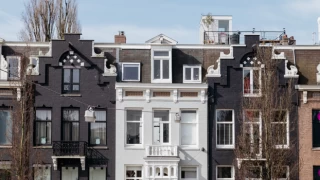 Amsterdam'da evlerin çatısında neden kanca olur?