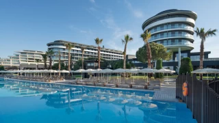 Bakan Mehmet Nuri Ersoy'un sahibi olduğu Voyage Hotel, Anadolu Grubu'nun oldu