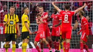 Bayern Münih Dortmund'u 4 golle geçerek liderliği geri aldı
