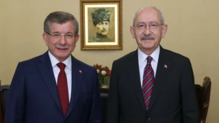 Gelecek Partisi lideri Davutoğlu, Kılıçdaroğlu’nun adaylık kampanyasına 50 bin liralık bağış yaptı