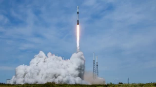 SpaceX, uzaya 21 adet ikinci nesil Starlink uydusu fırlattı