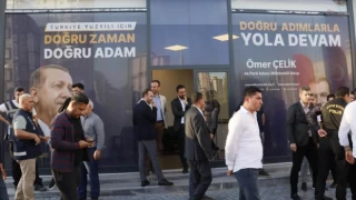 Adana’da Ak Parti Seçim bürosunda bulunan görevliye bıçaklı saldırı
