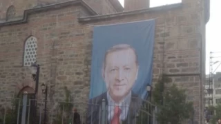 Bursa'da camiye Erdoğan'ın posteri asıldı