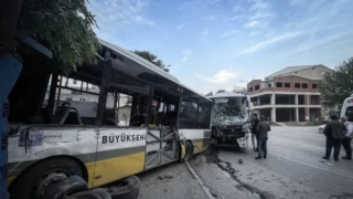 Bursa'da servis aracı ile özel halk otobüsü çarpıştı: 2 yaralı