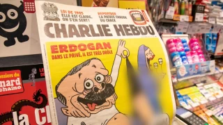Charlie Hebdo Erdoğan’ı çıplak resmetti! Ankara’dan tepki büyük oldu